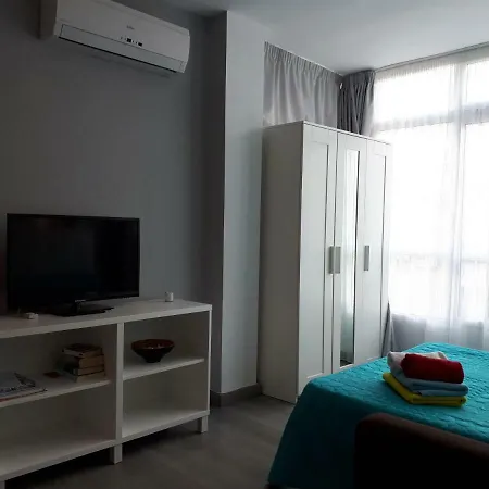 Calle Antonio Millon Апартаменты Нерха