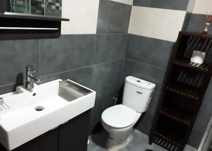 Calle Antonio Millon * 内尔哈