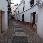 Calle Antonio Millón *